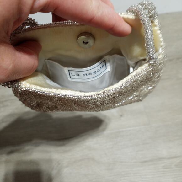 La Regale Vintage Silver Fully Beaded Purse With Fully Beaded Straps - Picture 7 of 7